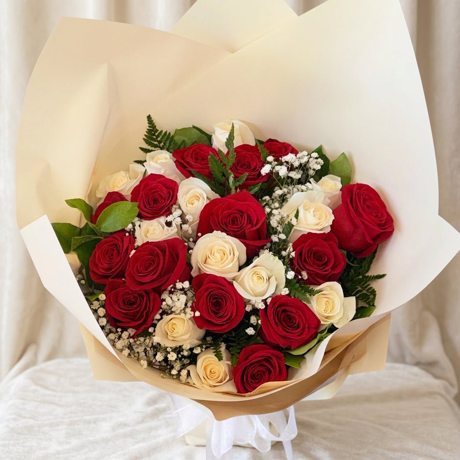 2 Dozen Rose Bouquet (White/Red) - Flower World